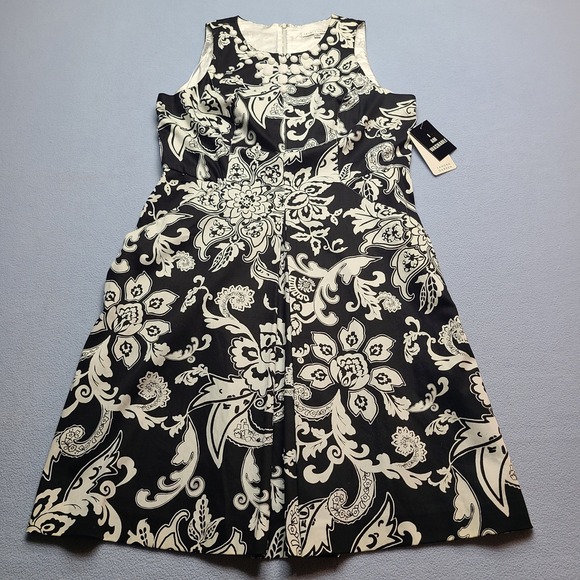 Sandra Darren Dresses & Skirts - Sandra Darren Fit Flare Dress Womens 12 Black White New Floral Beaded Sleeveless